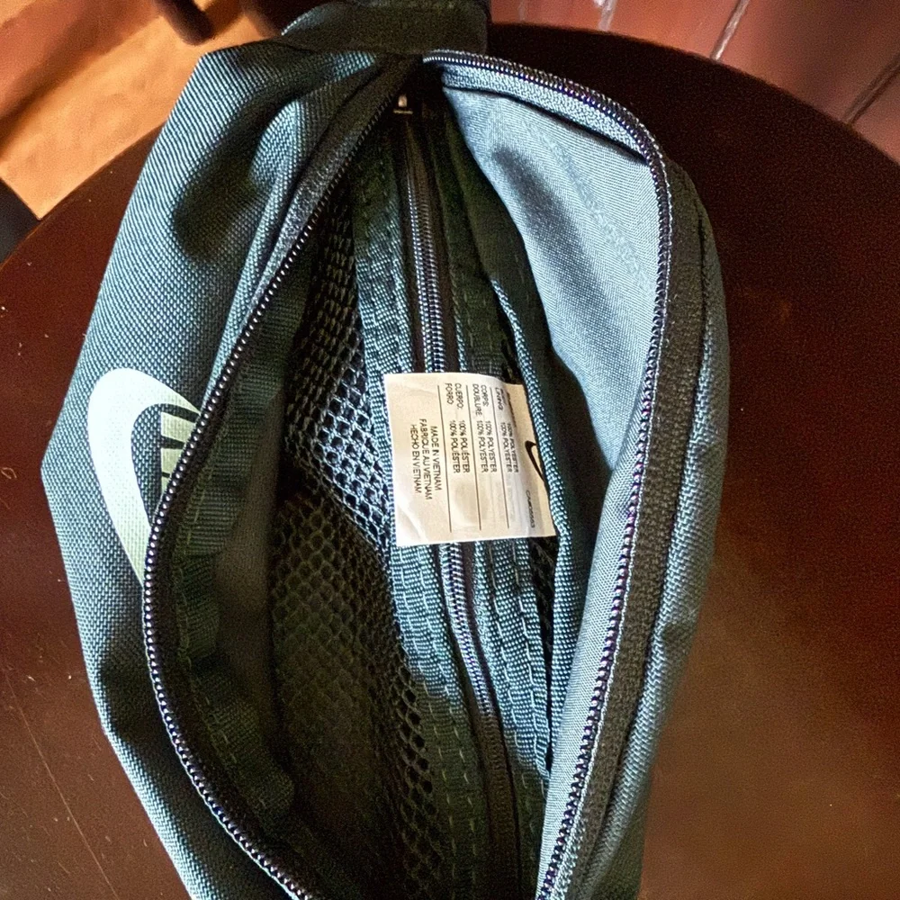 Nike Black Waist Bag - Picture 2 of 4